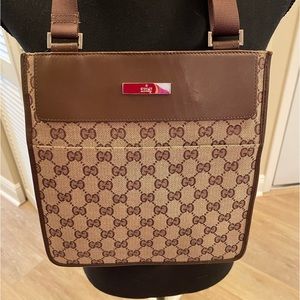 AUTHENTIC GUCCI CROSSBODY PURSE/MADE IN ITALY